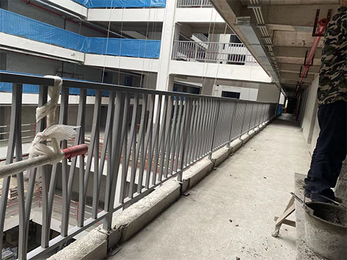 長沙正云金屬制品有限公司,長沙自動創(chuàng)新型鋅鋼護欄生產(chǎn)