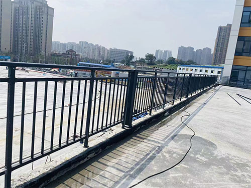 長沙正云金屬制品有限公司,長沙自動創(chuàng)新型鋅鋼護欄生產(chǎn)
